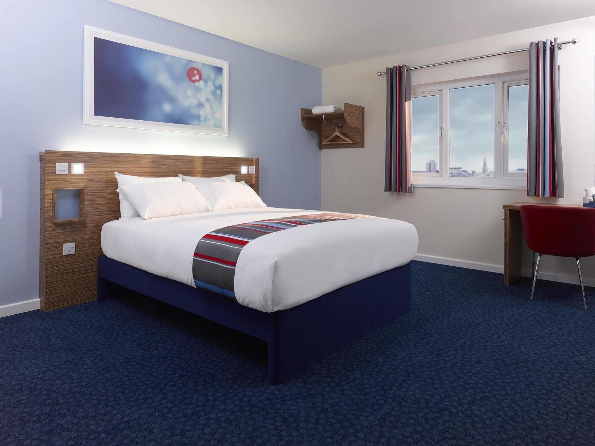 Travelodge Manchester Central Arena Екстер'єр фото